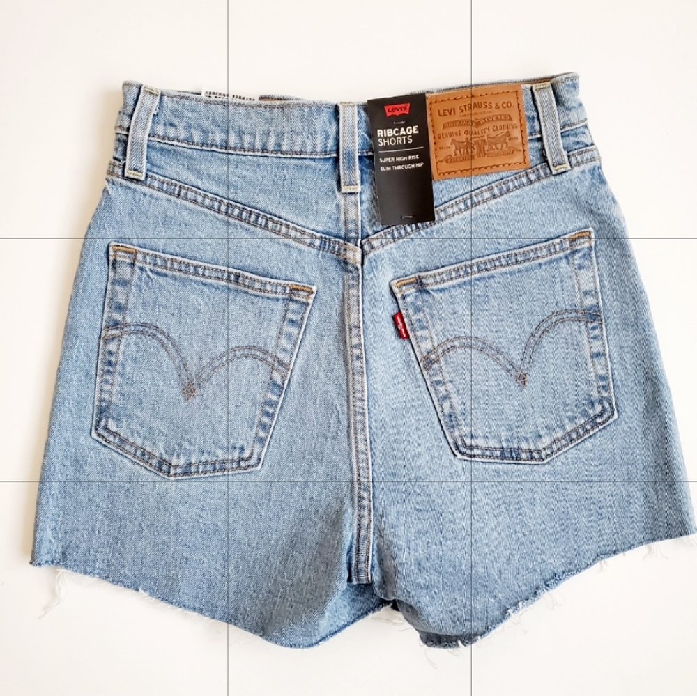 Levi’s Ribcage Denim High Rise Shorts Tango Pulse - Picture 9 of 10